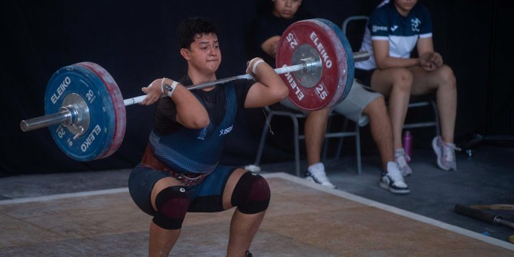 Sinaloa suma resultados destacados y dos pases directos en el segundo día del macro regional de halterofilia en Monterrey