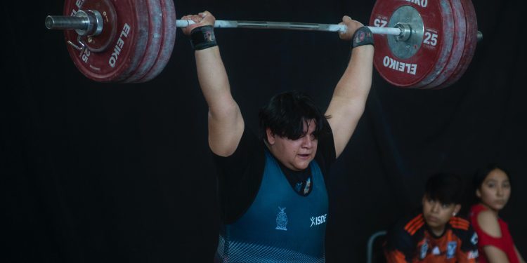 Sinaloa cierra con fuerza el macro regional de halterofilia en Monterrey