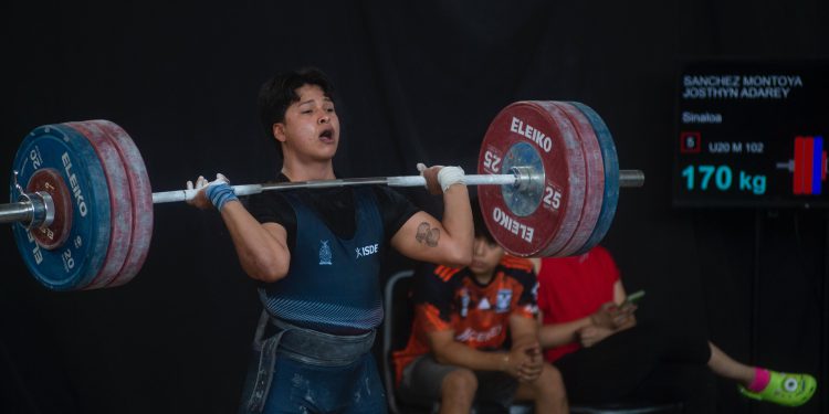 Sinaloa cierra con fuerza el macro regional de halterofilia en Monterrey
