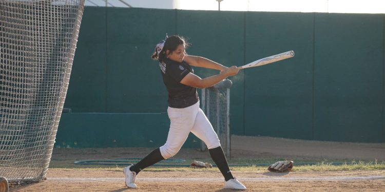 Sinaloa afina su softbol femenil rumbo al Macro Regional CONADE 2025