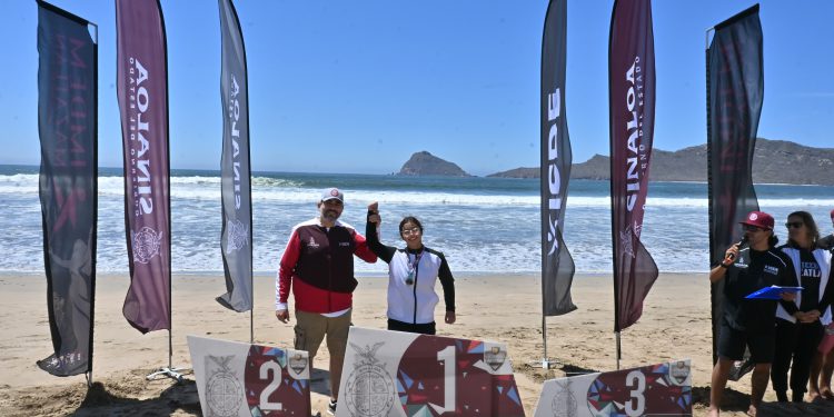 Jóvenes surfistas destacan en clasificatorio rumbo a la Olimpiada Nacional CONADE 2025
