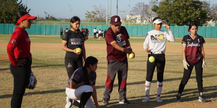 Sinaloa afina su softbol femenil rumbo al Macro Regional CONADE 2025