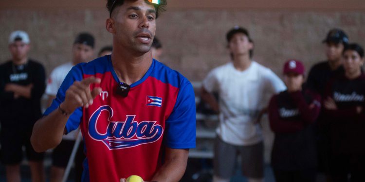Sinaloa fortalece su liderazgo en Béisbol 5 con curso internacional encabezado por Briandy Molina