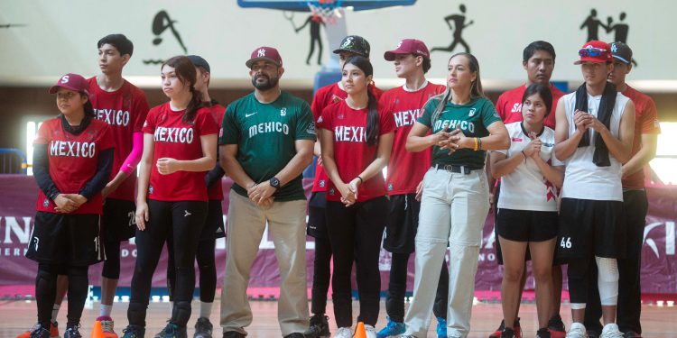 EMOTIVA INAUGURACIÓN DEL NACIONAL DE FEDERACIÓN DE BEISBOL 5 EN CULIACÁN.