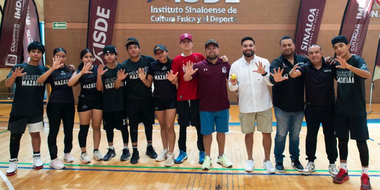 EMOTIVA INAUGURACIÓN DEL NACIONAL DE FEDERACIÓN DE BEISBOL 5 EN CULIACÁN.