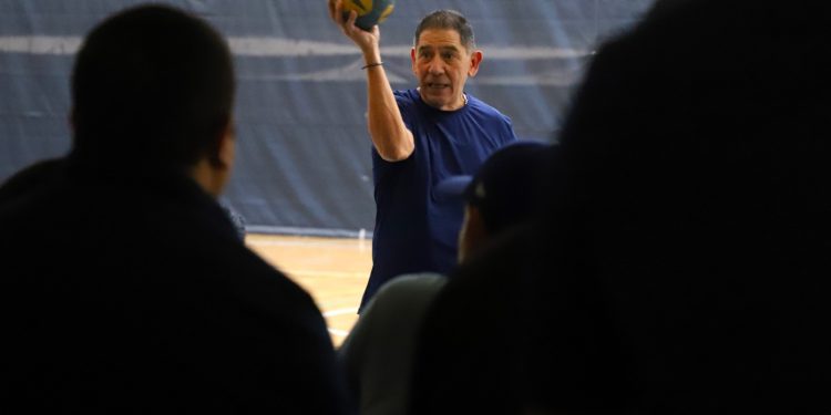 Inicia seminario de Handball
