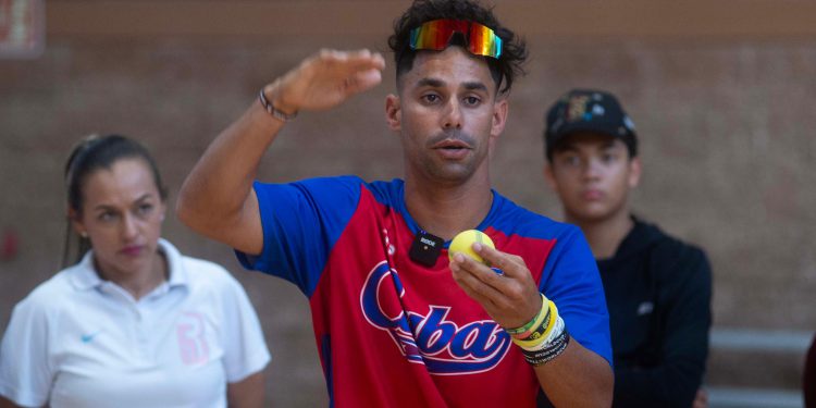 Sinaloa fortalece su liderazgo en Béisbol 5 con curso internacional encabezado por Briandy Molina