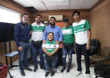 Regresan a Sinaloa los para atletas que brillaron en el Grand Prix de París