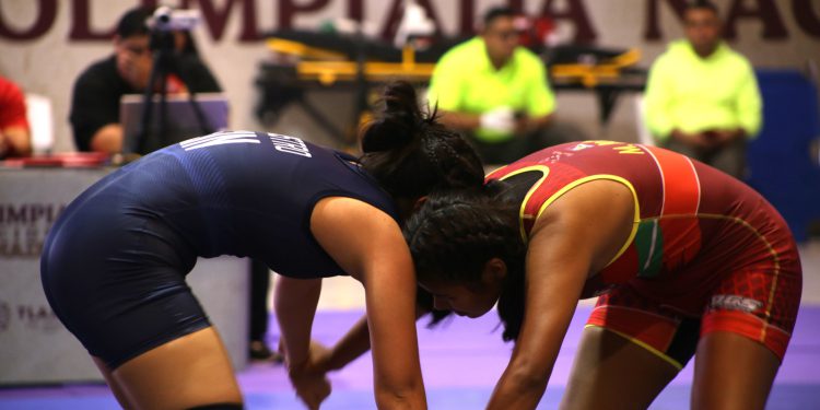 Camila Castro gana medalla de bronce en Lucha