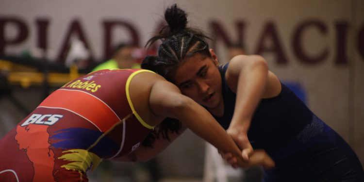 Camila Castro gana medalla de bronce en Lucha
