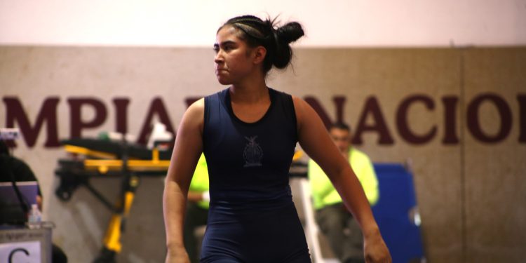 Camila Castro gana medalla de bronce en Lucha