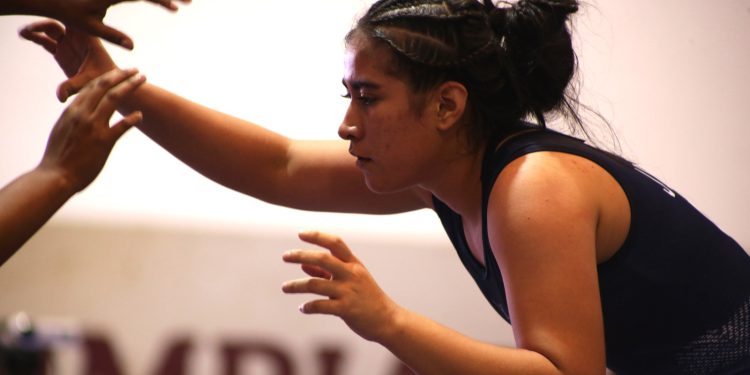 Camila Castro gana medalla de bronce en Lucha