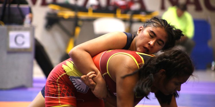 Camila Castro gana medalla de bronce en Lucha