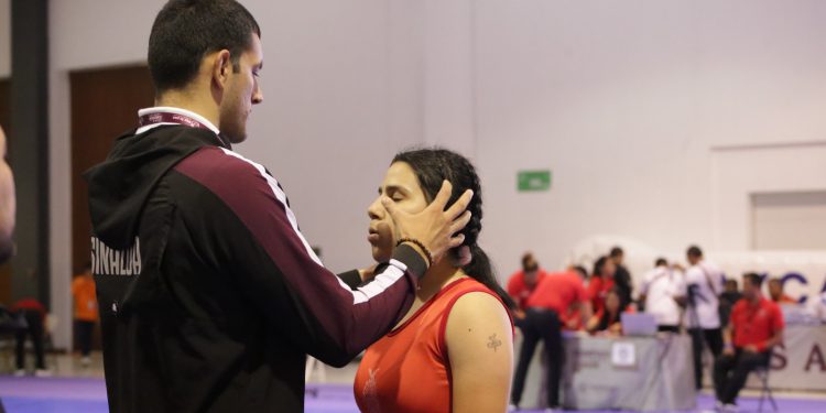 Camila Castro gana medalla de bronce en Lucha