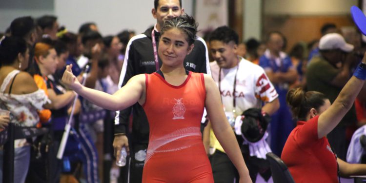 Camila Castro gana medalla de bronce en Lucha