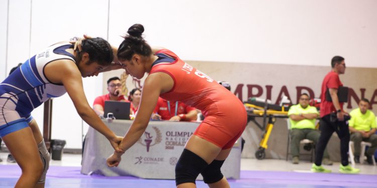 Camila Castro gana medalla de bronce en Lucha