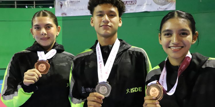 TRES MEDALLAS MÁS EN KARATE PARA SINALOA