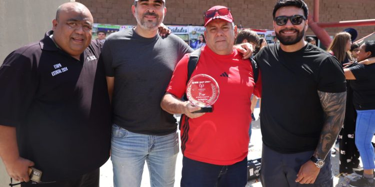 Recibe Julio Cascajares a la delegación de Tiro Deportivo; llegan cargados de medallas