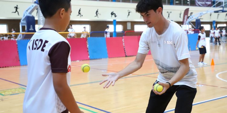 Comparten medallista de ON sus conocimientos en Beisbol 5