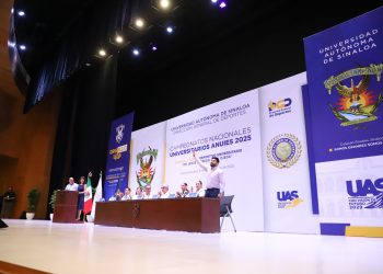 Presente Director del ISDE en Premio al Mérito Deportivo Universitario 2025
