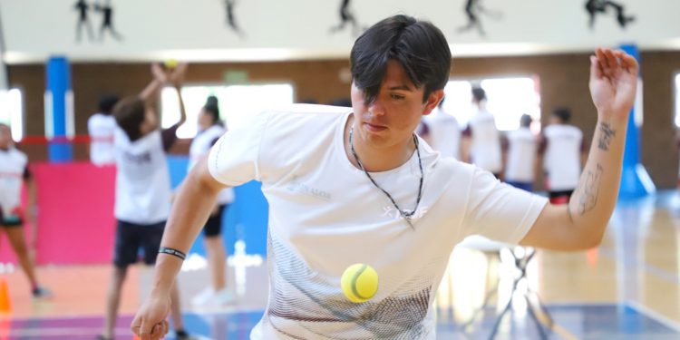 Comparten medallista de ON sus conocimientos en Beisbol 5