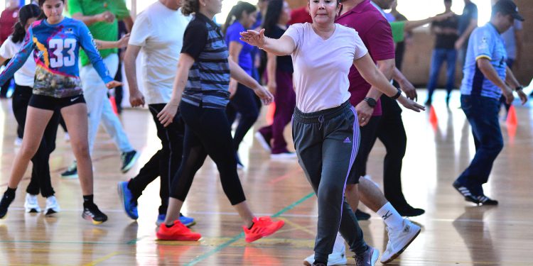 Inicia taller de fundamentos técnicos del atletismo para docentes de Educación Física