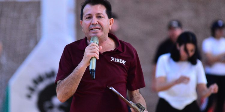 Inicia taller de fundamentos técnicos del atletismo para docentes de Educación Física