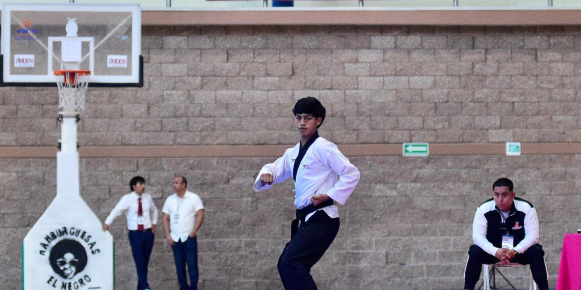 DOMINA ELDORADO POOMSAE AL INICIAR EL TAEKWONDO