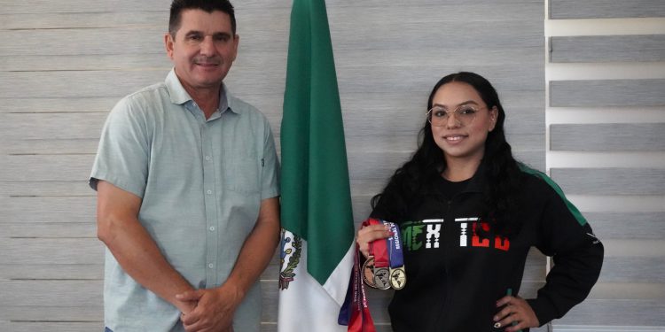 JULISSA PADILLA DESTACA EN CAMPEONATO NORTEAMERICANO DE POWERLIFTING EN CANADÁ