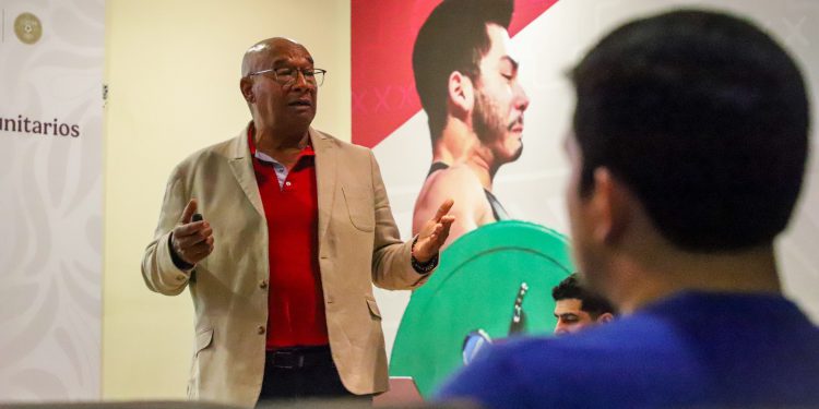 FORTALECEN A ENTRENADORES DE ATLETISMO EN SINALOA CON CAPACITACIÓN PARA LANZADORES JUVENILES