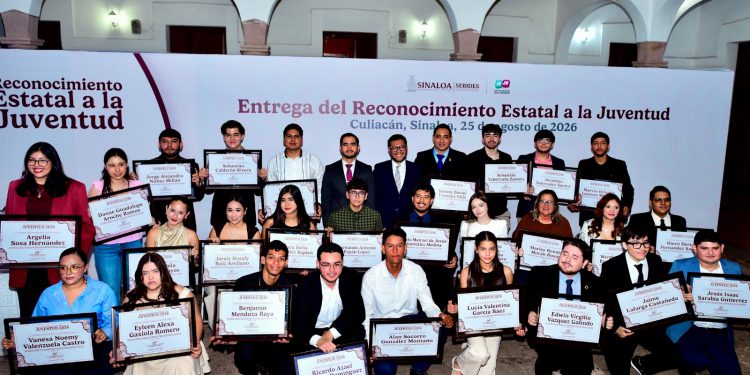 Reconocen a jóvenes destacados en el deporte durante el Premio Estatal de la Juventud 2026