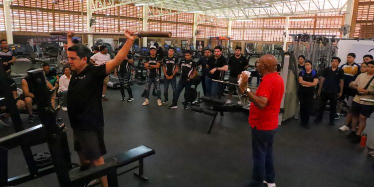 CAPACITACIÓN EN LANZAMIENTOS FORTALECE LA PREPARACIÓN DE ENTRENADORES EN SINALOA: SOFIO ZAZUETA
